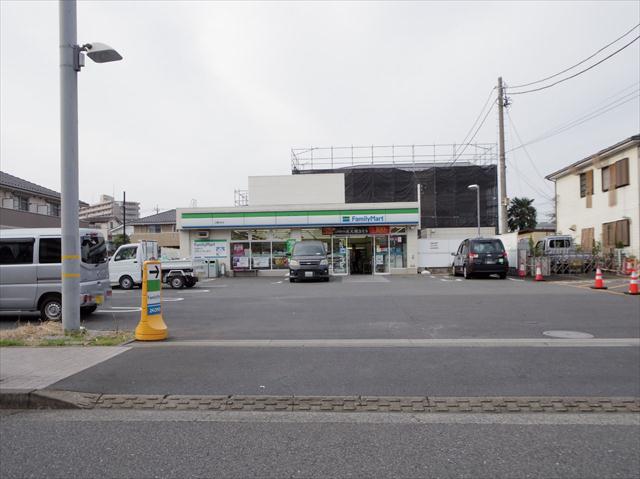 コンビニ　ファミリーマート（コンビニ）まで733m