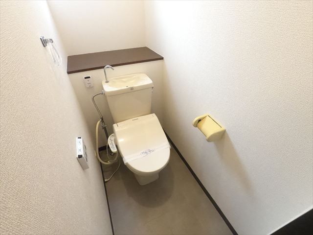 トイレ　トイレに窓があります