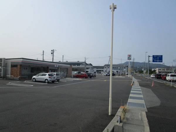 コンビニ　セブン-イレブン 鳥取津ノ井店（コンビニ）まで800m