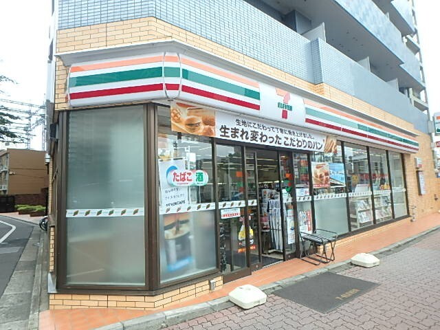コンビニ　セブンイレブン練馬３丁目店（コンビニ）まで128m