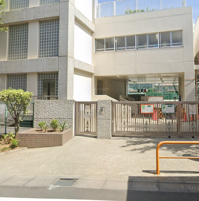 小学校　世田谷区立三宿小学校（小学校）まで561m