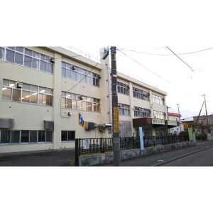 小学校　本郷小学校（小学校）まで600m