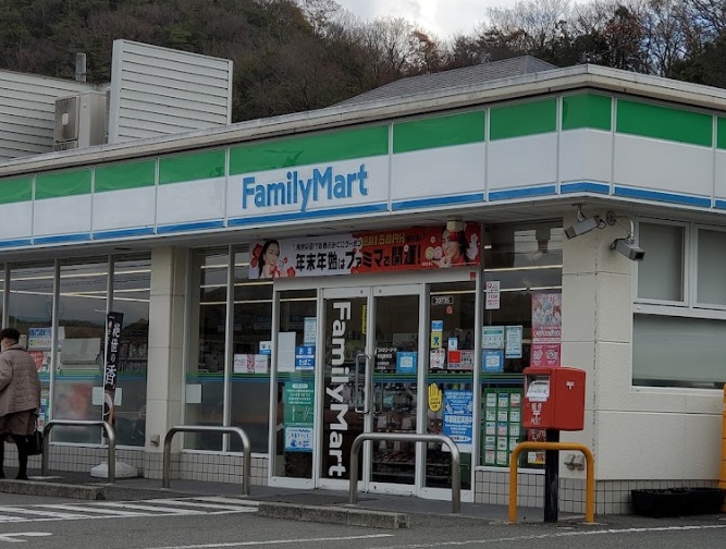 コンビニ　ファミリーマート 姫路勝原店（コンビニ）まで581m