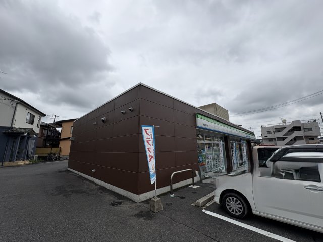 コンビニ　ファミリーマート　温品四丁目店（コンビニ）まで329m