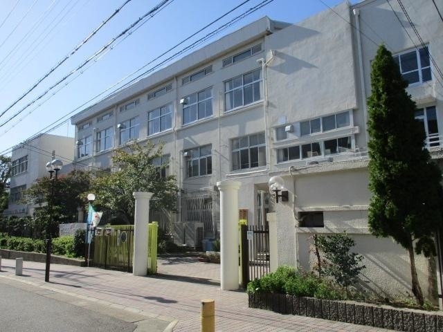 中学校　神戸市立湊川中学校（中学校）まで1226m
