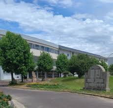中学校　出雲市立斐川西中学校（中学校）まで1215m