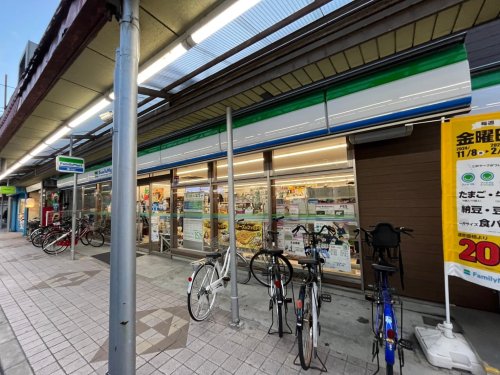 コンビニ　ファミリーマート 甲子園口三丁目店（コンビニ）まで216m
