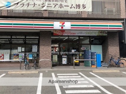 コンビニ　セブンイレブン（コンビニ）まで725m