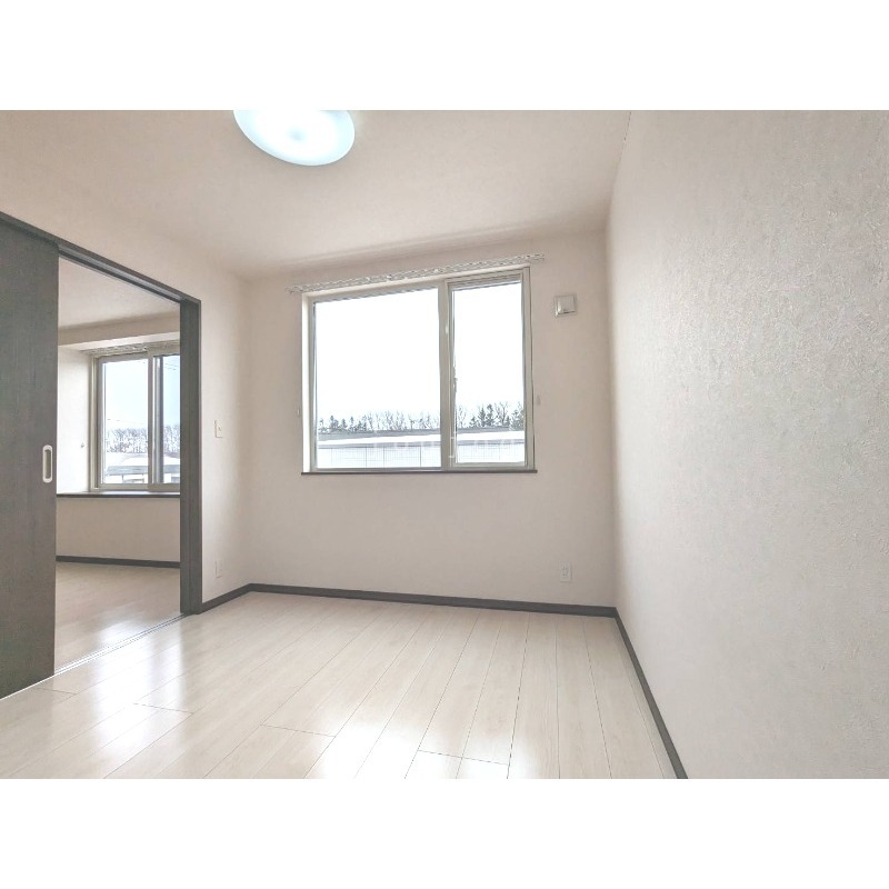 その他部屋・スペース　日当たりの良い明るいお部屋です。
