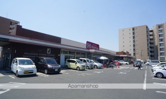 スーパー　イズミヤ　新大宮店（スーパー）まで325m
