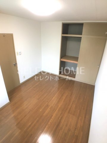 その他部屋・スペース　開放的な寝室です 同型タイプ