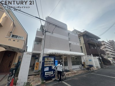 建物外観　オートロックで外部の人間が簡単に出入りできないため安心です。