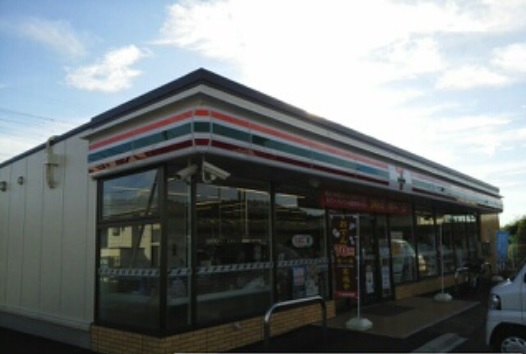 コンビニ　セブンイレブン 栄安食駅前店（コンビニ）まで748m