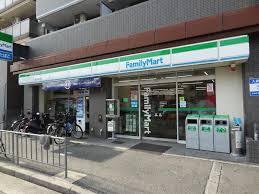 コンビニ　ファミリーマート 東花園駅前店（コンビニ）まで611m