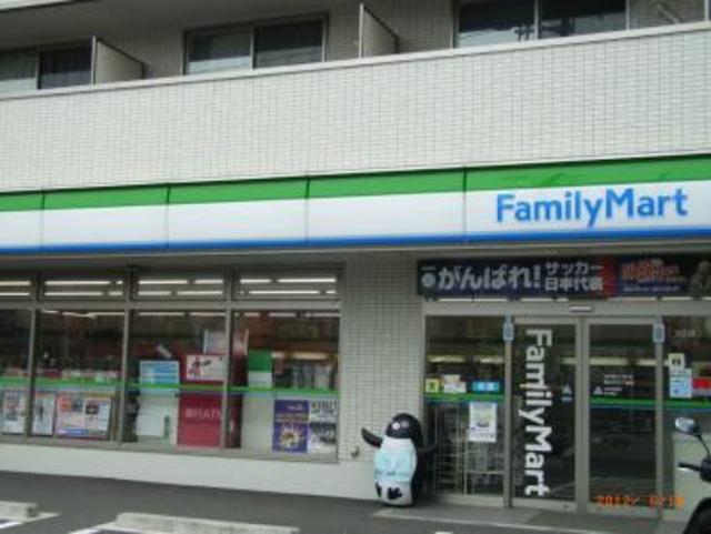 コンビニ　ファミリーマート東大井三丁目店（コンビニ）まで413m
