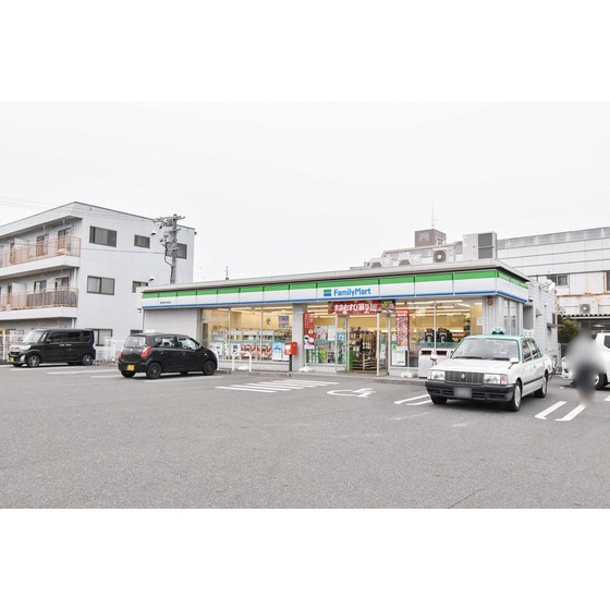 コンビニ　ファミリーマート新岩倉中本町店（コンビニ）まで701m