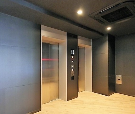 その他　エレベーター２基