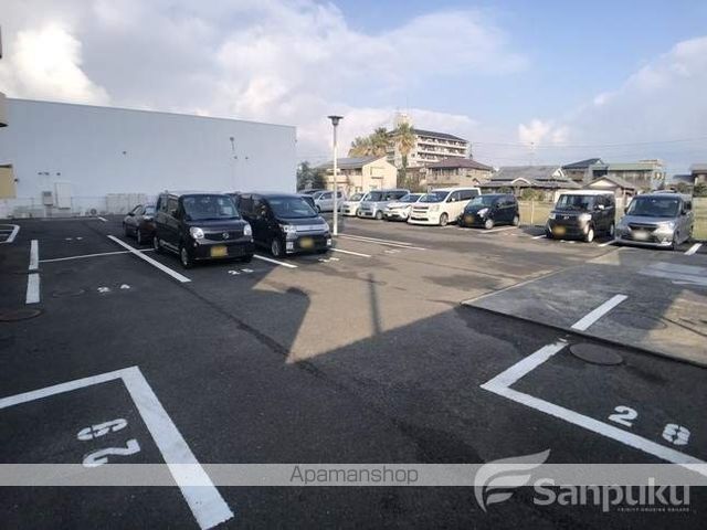 駐車場　駐車場