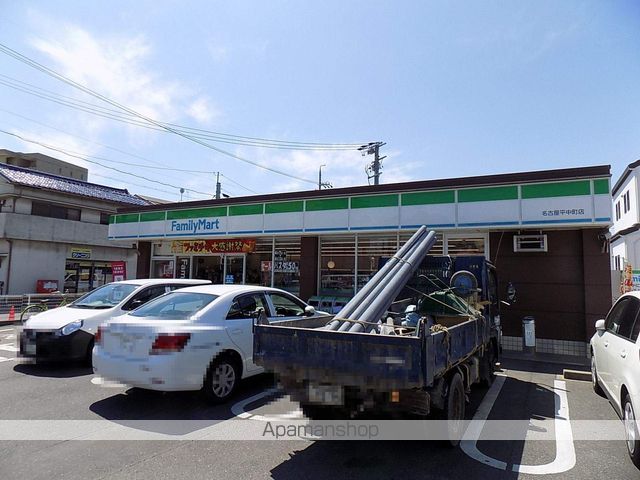 コンビニ　ファミリーマート（コンビニ）まで612m