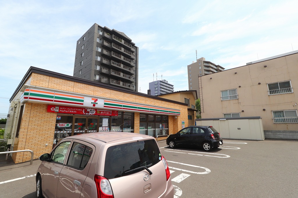 コンビニ　セブンイレブン札幌月寒中央通4丁目店（コンビニ）まで315m