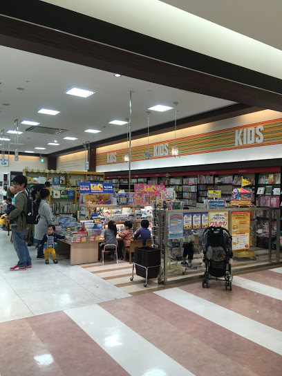 その他　くまざわ書店 西新井店（その他）まで404m
