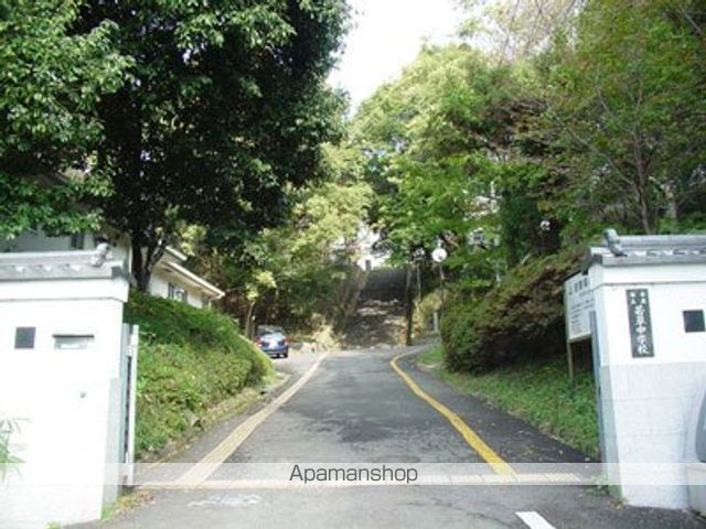 中学校　奈良市立若草中学校（中学校）まで486m