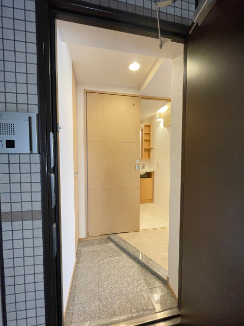 玄関　※別部屋参考写真