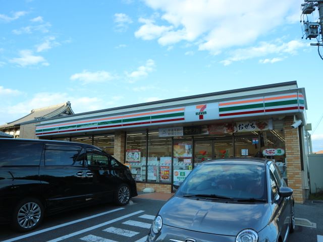コンビニ　セブンイレブン（コンビニ）まで270m