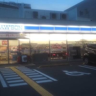コンビニ　ローソン南吹田五丁目店（コンビニ）まで260m