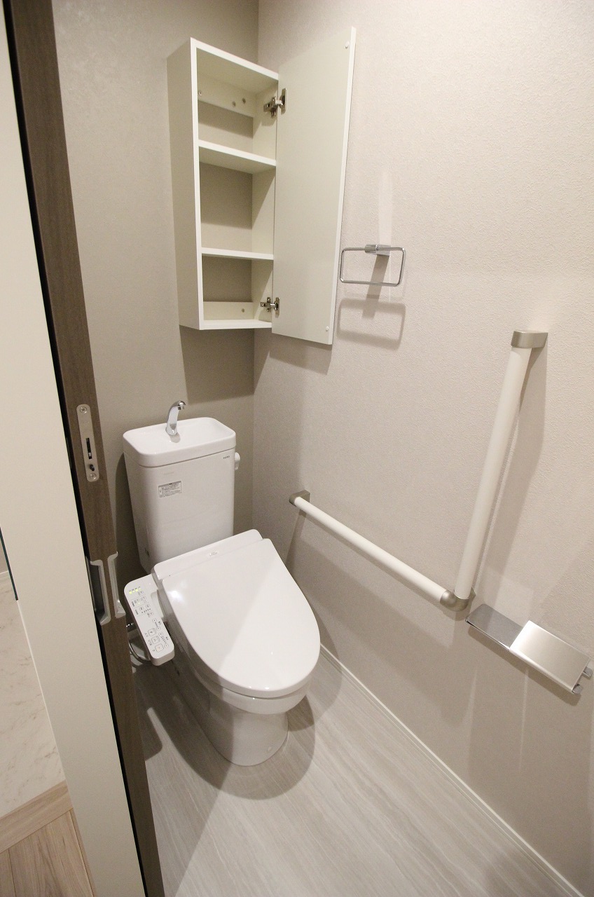 トイレ　同タイプの別の部屋の写真です