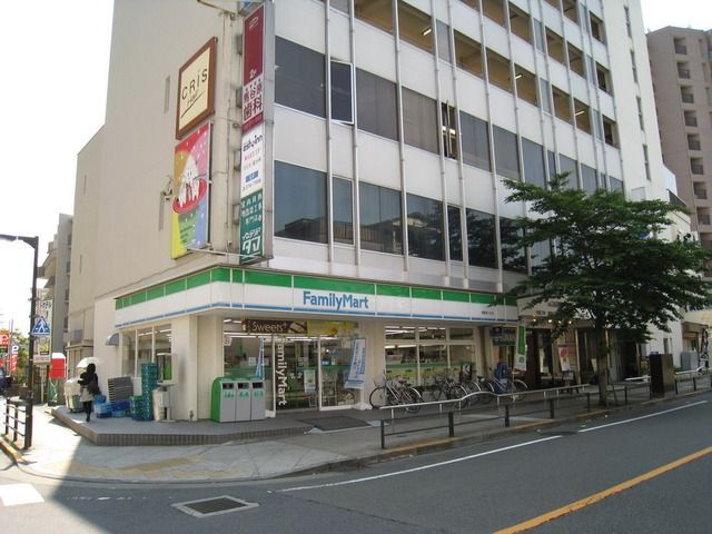 コンビニ　ファミリーマート聖蹟桜ヶ丘店（コンビニ）まで316m