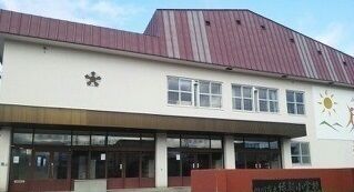小学校　旭川市立緑新小学校（小学校）まで350m