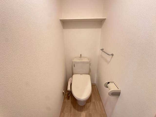 トイレ　ゆとりのあるトイレです。
