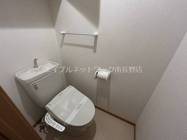トイレ　参考：201号室（内装・設備が異なる場合があります。）