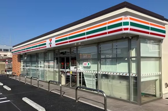 コンビニ　セブンイレブン福生駅東店（コンビニ）まで296m