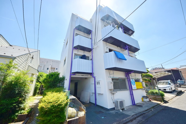 建物外観　～落ち着いた住宅地に立地します～
