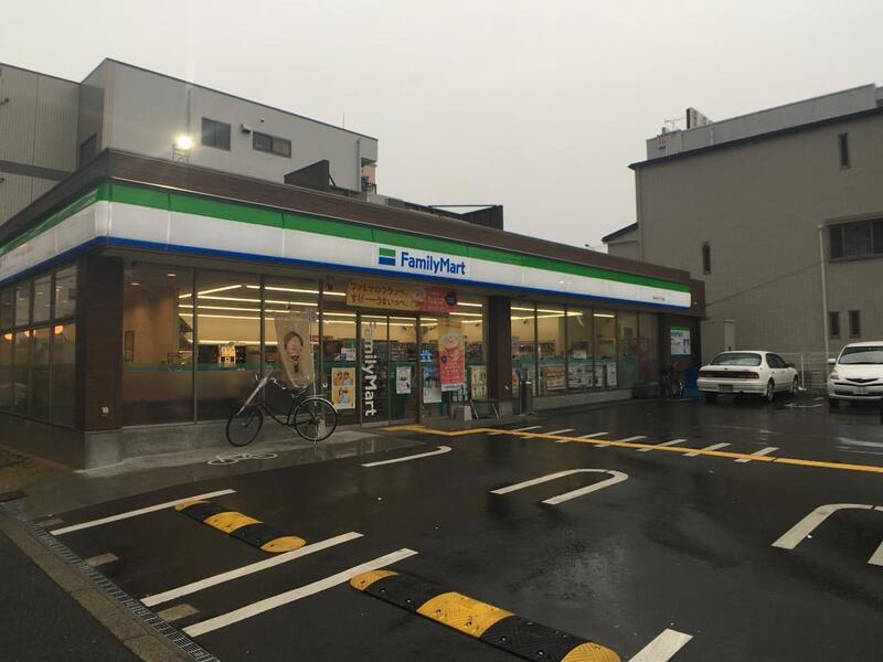 コンビニ　ファミリーマート東中浜六丁目店（コンビニ）まで142m