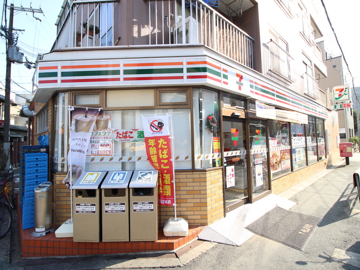 コンビニ　セブンイレブン（コンビニ）まで108m