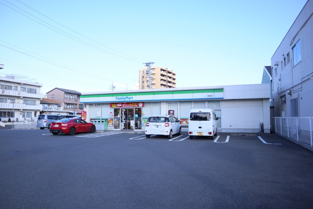 コンビニ　ファミリーマート 名古屋港知多店（コンビニ）まで811m