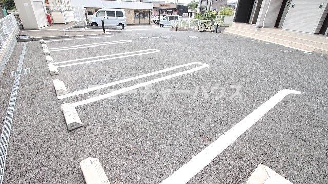 駐車場　駐車場があるので、車を買う予定の方も安心です