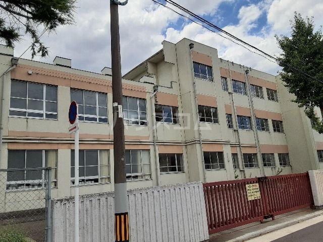 中学校　名古屋市立志賀中学校（中学校）まで595m