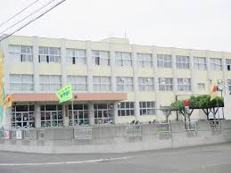 小学校　札幌市立屯田南小学校（小学校）まで447m