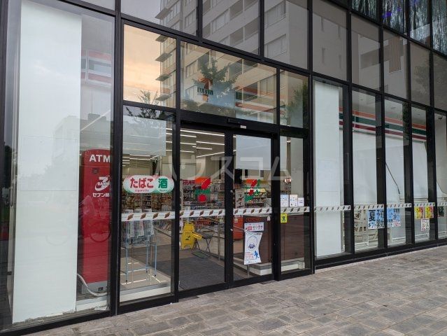コンビニ　セブンイレブン プレミアヨコハマ店（コンビニ）まで232m