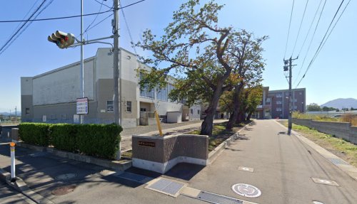 中学校　弘前市立第四中学校（中学校）まで1893m