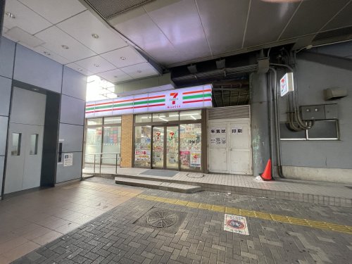 コンビニ　セブンイレブン ハートインＪＲ王寺駅北口店（コンビニ）まで586m