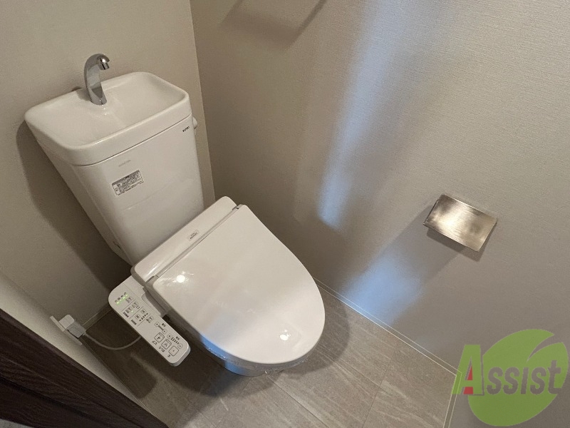 トイレ　トイレはこちらになります。ウォシュレットがついてます。