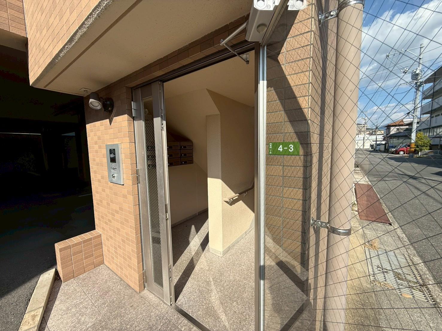 エントランス　防犯面も安心なオートロック付きです♪