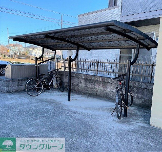 その他　屋根付き駐輪場