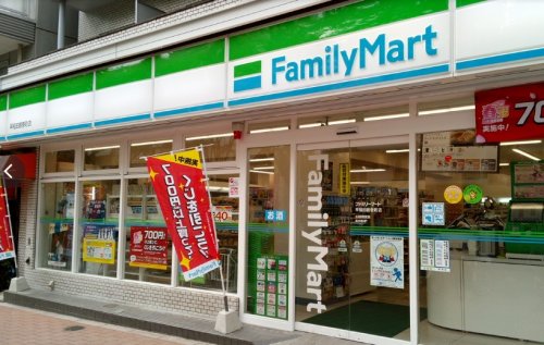 コンビニ　ファミリーマート 早稲田鶴巻町店（コンビニ）まで309m