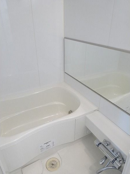 バス・シャワールーム　※写真は同じマンションの違う部屋のものになります。